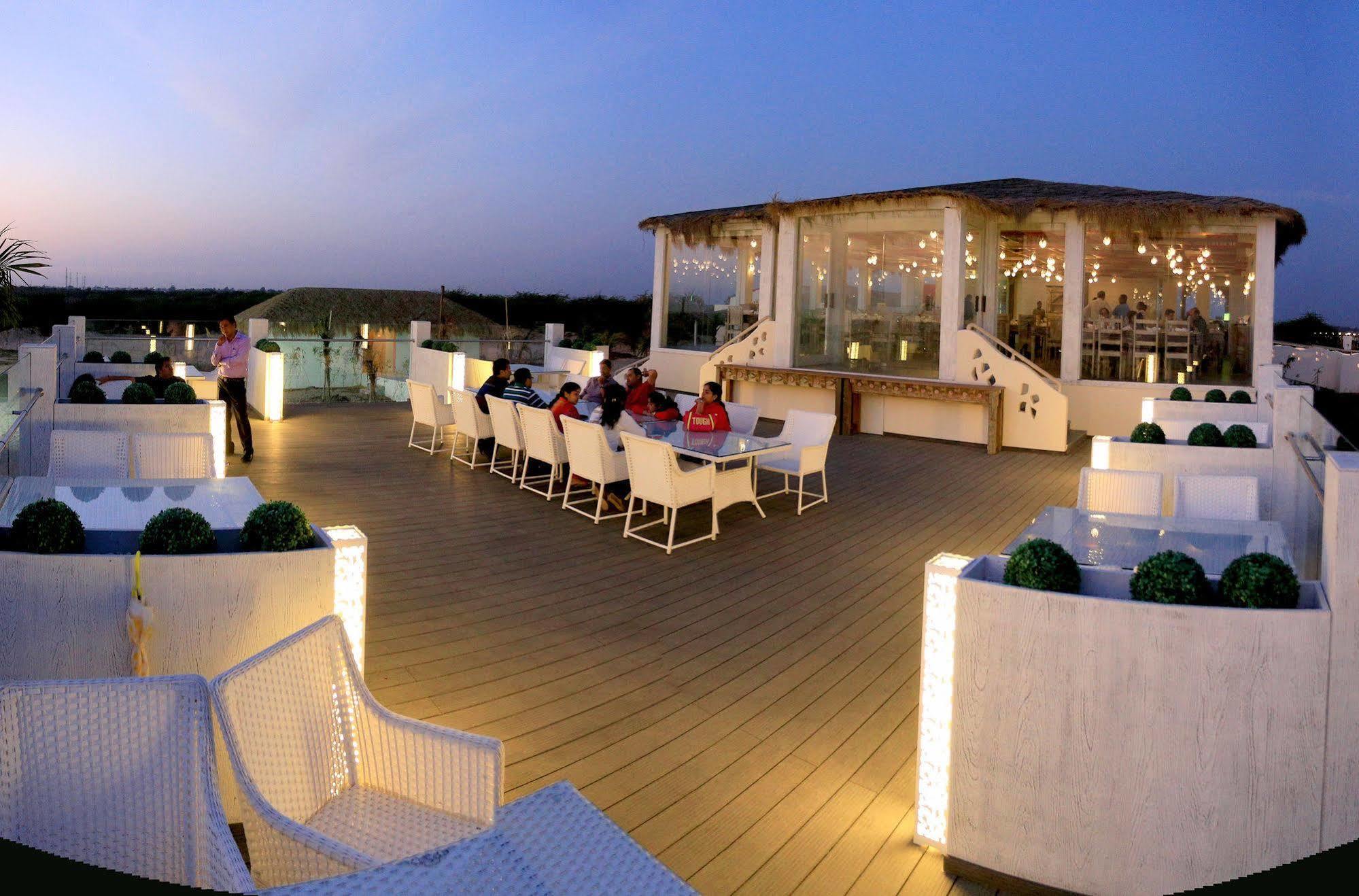เซเรนา บีช รีสอร์ต Hotel มันดวี ภายนอก รูปภาพ